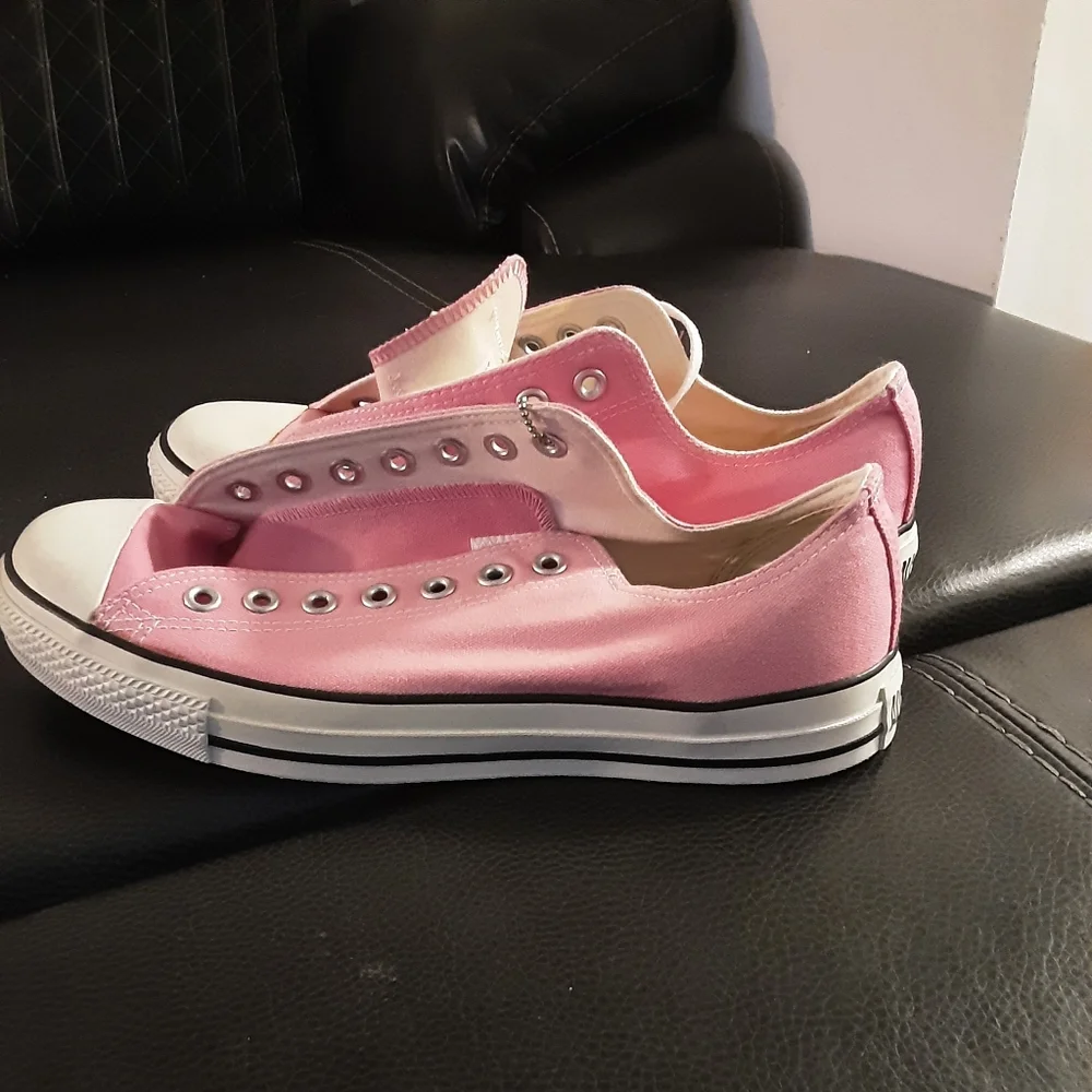 Pink Converse - Picture 3 of 7